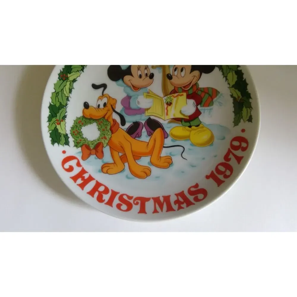 WALT DISNEY THIRD EDITION CHRISTMAS 1979. 1980, 1981 DECORATIVE PLATES- VINTAGE